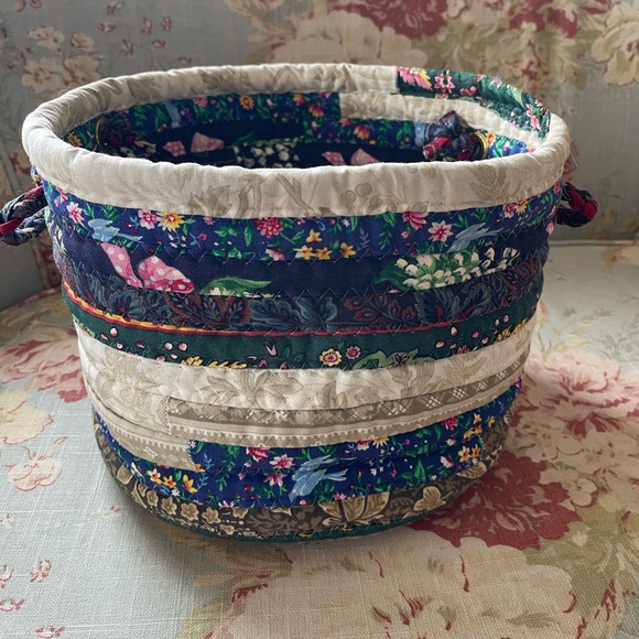 Colorful Quilted Fabric Basket 🌺 - Picture 1 of 7